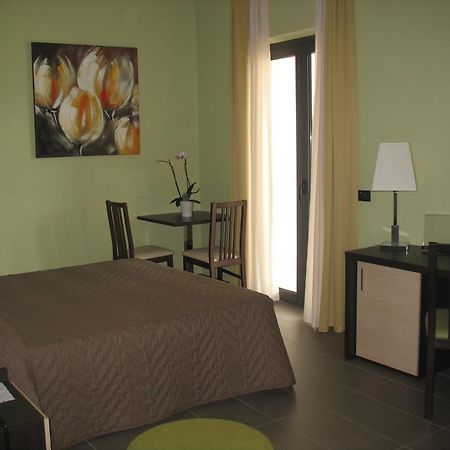 Life Sport Hotel Mentana Bagian luar foto